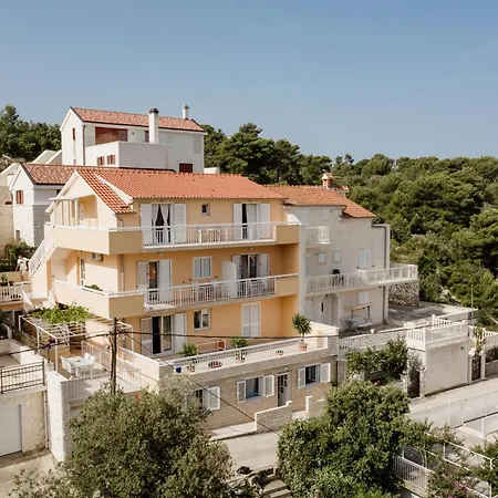 Sunny Elza Apartment
